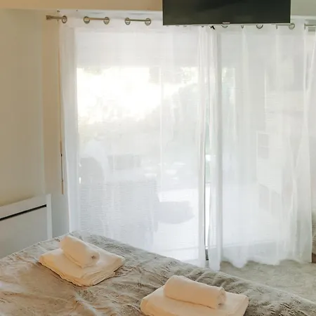 Private Garden Hideaway By The Sea شقة *